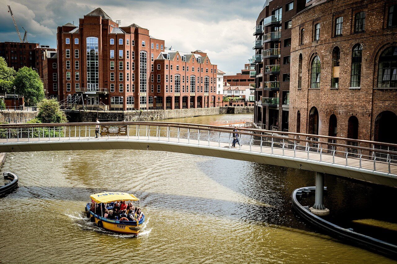 Scenic last minute cityscapes and architecture in Bristol.