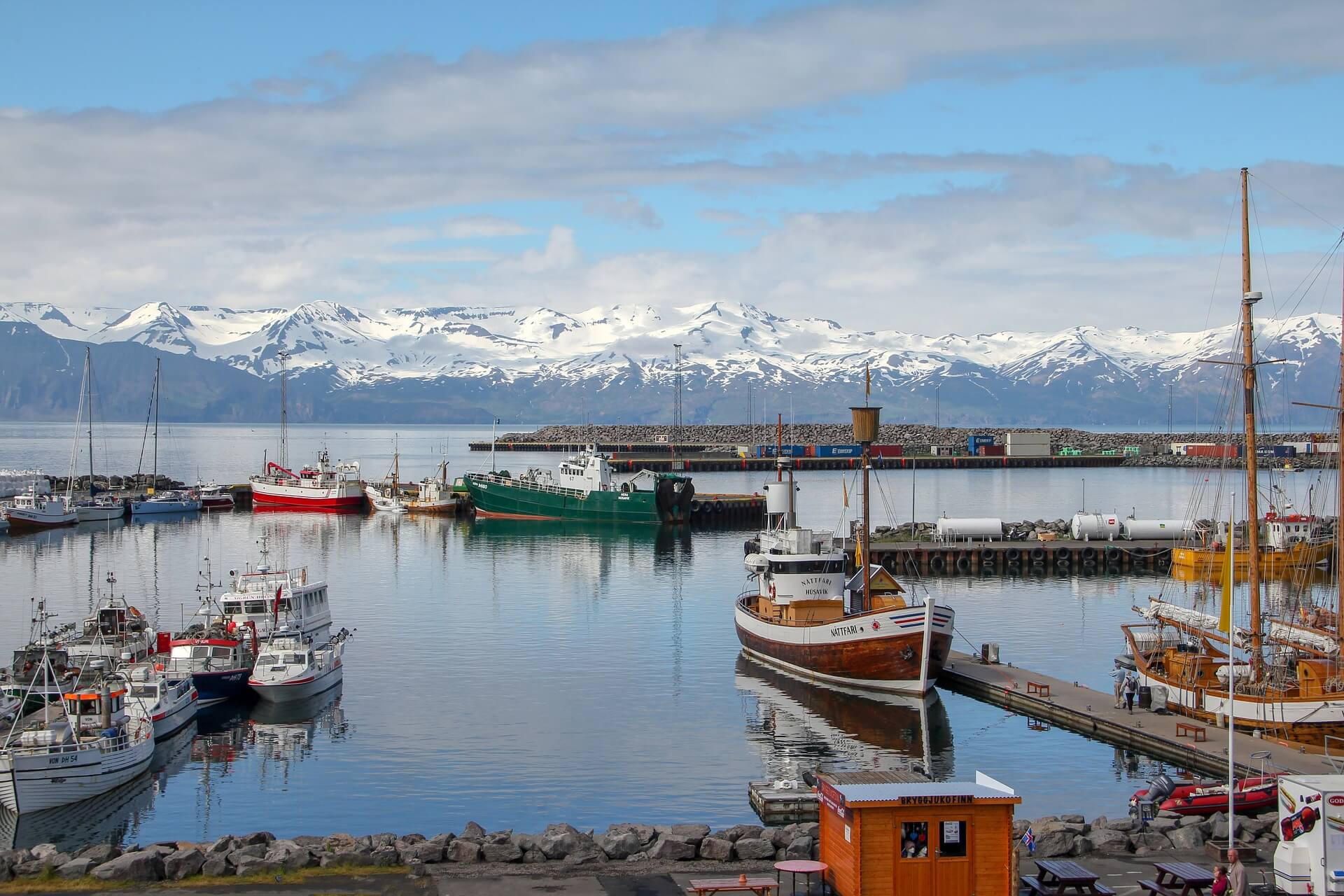 Scenic last minute cityscapes and architecture in Reykjavik.