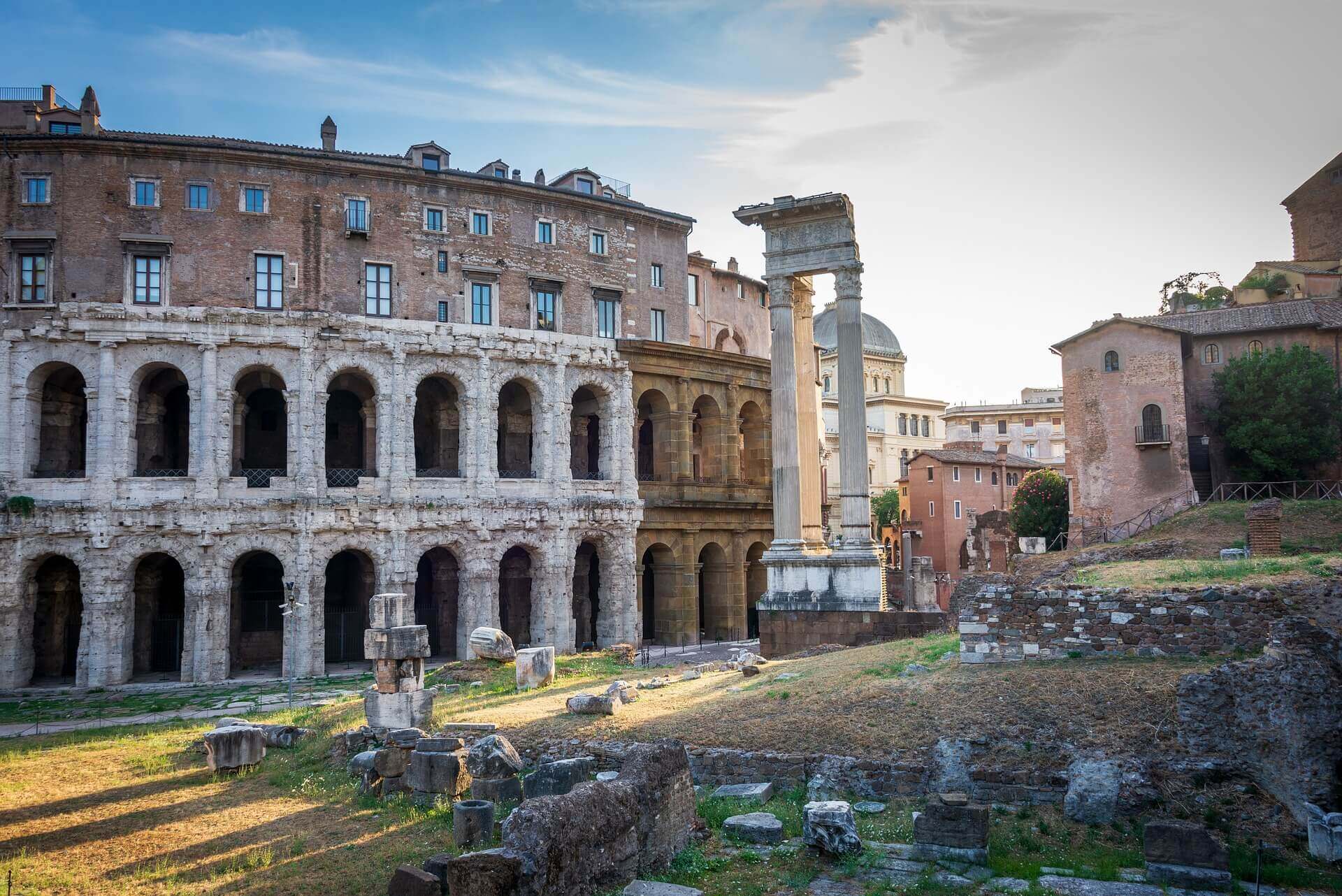 Scenic last minute cityscapes and architecture in Rome.