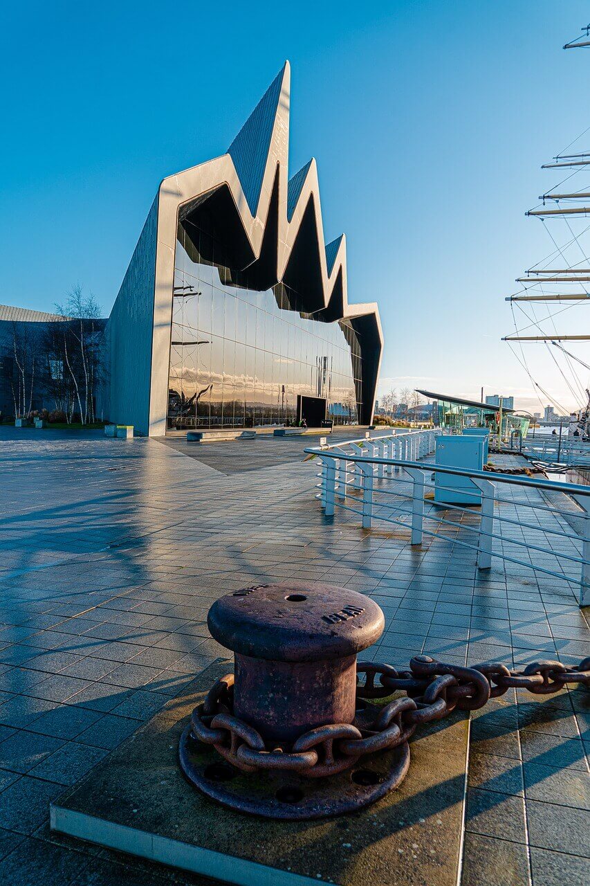 Scenic last minute cityscapes and architecture in Glasgow.